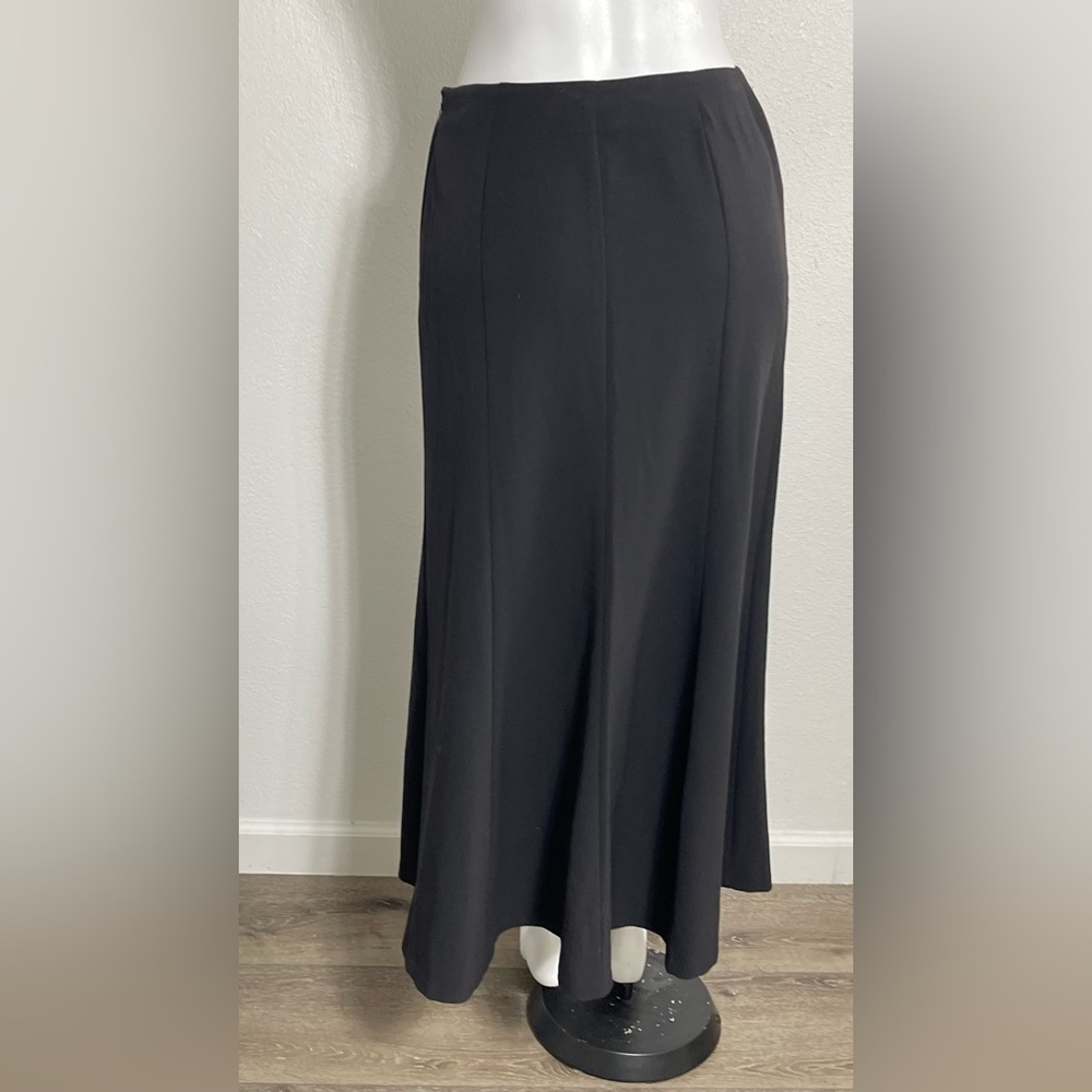 Elegant Black Maxi Skirt - Picture 4 of 12